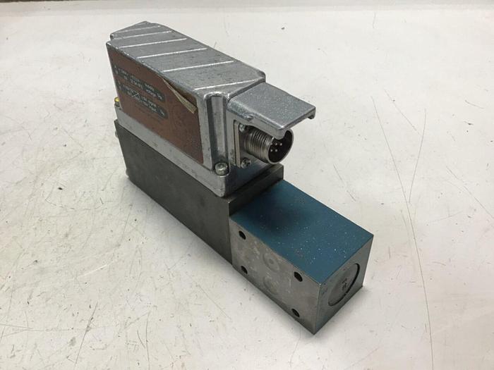 Used BOSCH Hydraulic Valve 0 811 402 073 Used