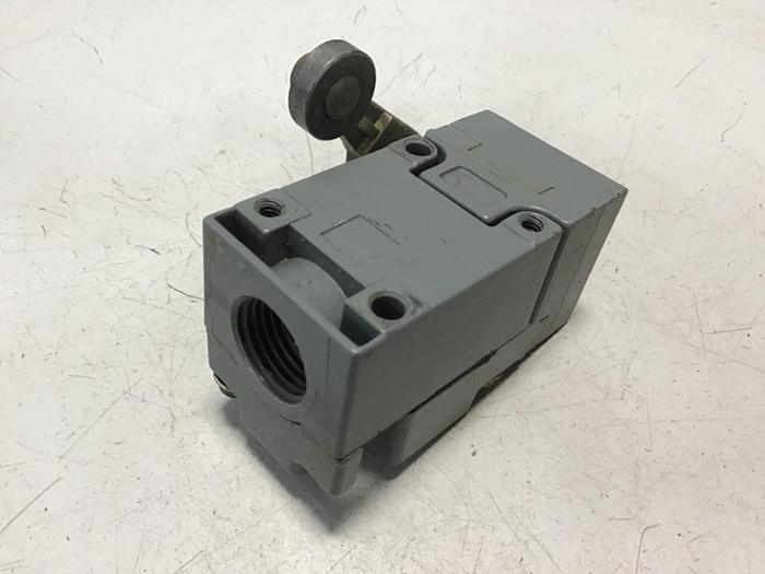 Used SQUARE D Limit Switch 9007-C52B2 #122015
