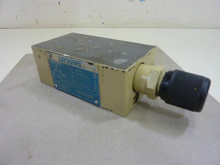 Used VICKERS Flow Control Valve DGMFN5XP2H30 #61045
