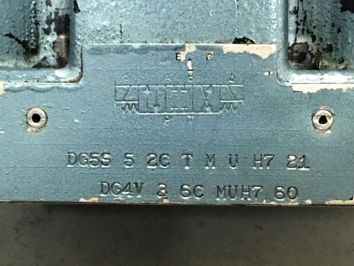 Used VICKERS Directional Valve DG4V-3-6C-M-U-H7-60 #136727