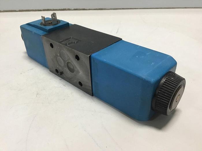 Used VICKERS Directional Valve DG4V-3-6C-M-U-H7-60 USED