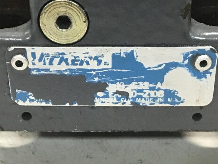 Used VICKERS Valve DG4V-3-2A-M-U-HL7-60 USED