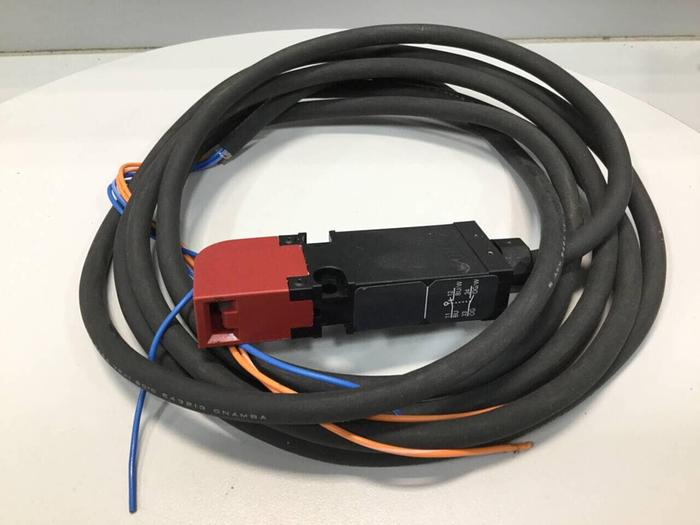 Used OMRON Door Switch D4GS-N1R-5 #99184
