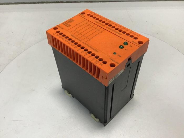 Used DOLD Safemaster Safety Relay B05988.61/324 USED