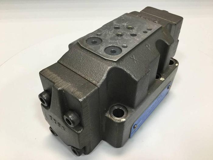 Used TOKIMEC Vickers Pilot Valve DG3V-7-33C-E-10-JA8-Z USED