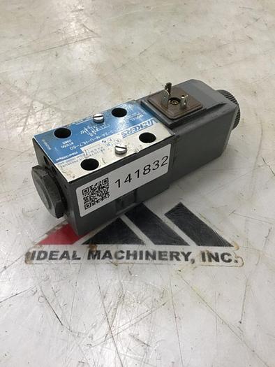 Used VICKERS Valve DG4V-3-2A-M-U-HL7-60 #141832