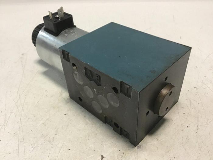 Used BOSCH Hydraulic Valve 0 810 001 825 #137484