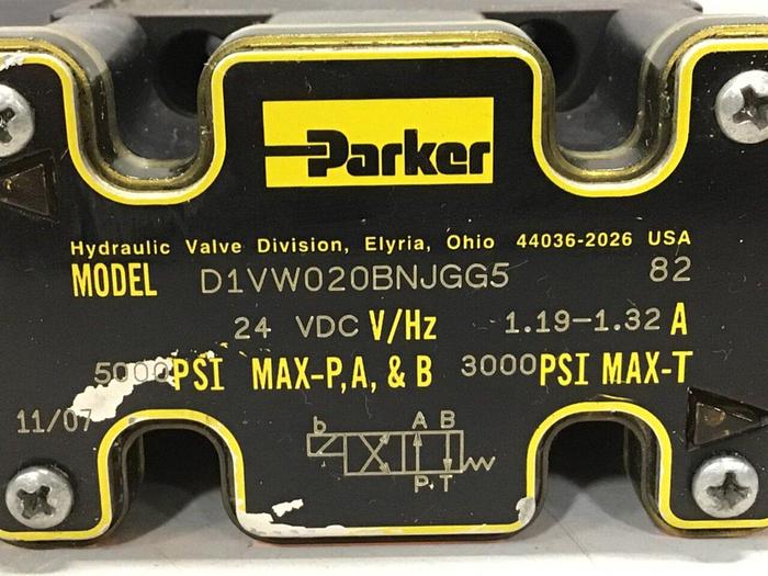 Used PARKER Valve D1VW020BNJGG582 #111897