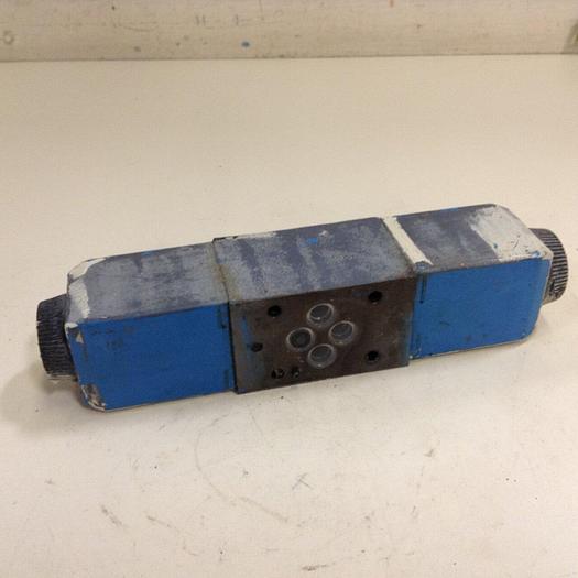 Used VICKERS Solenoid Directional Valve DG4V-3-6C-M-U-HL7-60-B13 Used