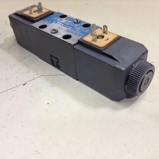 Used VICKERS Directional Valve DG4V-3-6C-M-U-HL7-60 Used