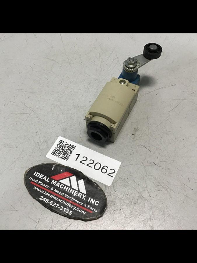 Used NAIS Rolled Arm Limit Switch AZD1004T03 Used