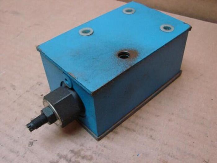 Used VICKERS Flow Control Module DGMFN151YBW20 #21704