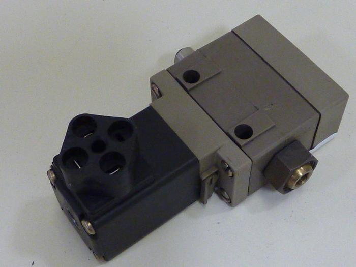 Used BURKERT EASY FLUID CONTROL SYS Solenoid Valve 125925E #51848