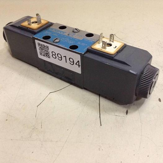 Used VICKERS Directional Valve DG4V-3-6C-M-U-HL7-60 Used