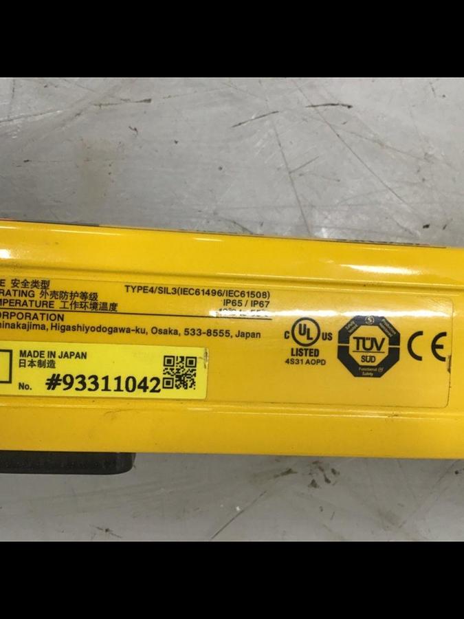 Used KEYENCE CORP Light Curtain GL-R72H-T USED
