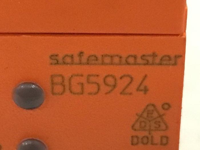 Used SAFEMASTER Safety Relay BG5924.48 #138352