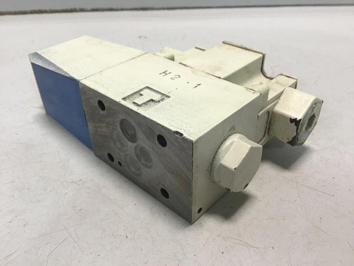 Used VICKERS Tokimec Directional Control Valve DG4V-3-2AL-M-P7-H-7-50 #142014