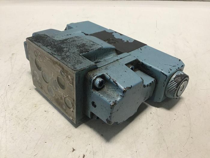 Used VICKERS Directional Valve DG4V-3-6C-M-U-H7-60 #136727