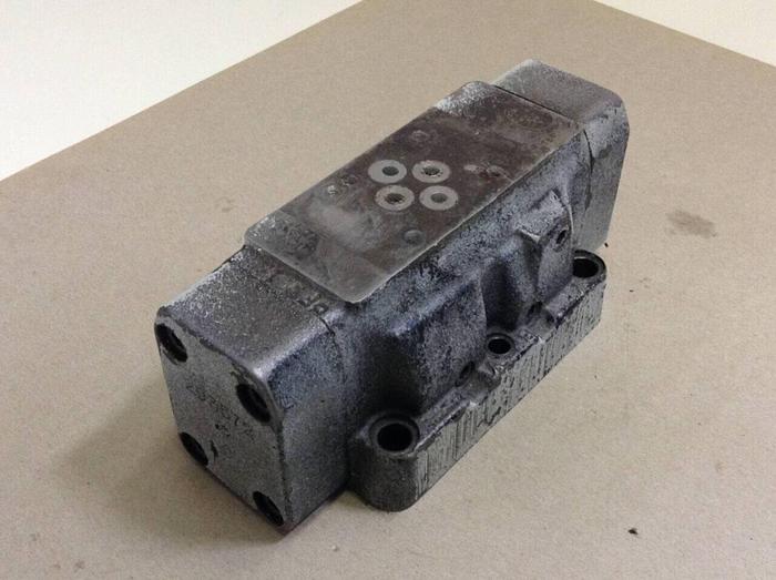 Used VICKERS Valve DG5S4042CTMFWB670 #67801