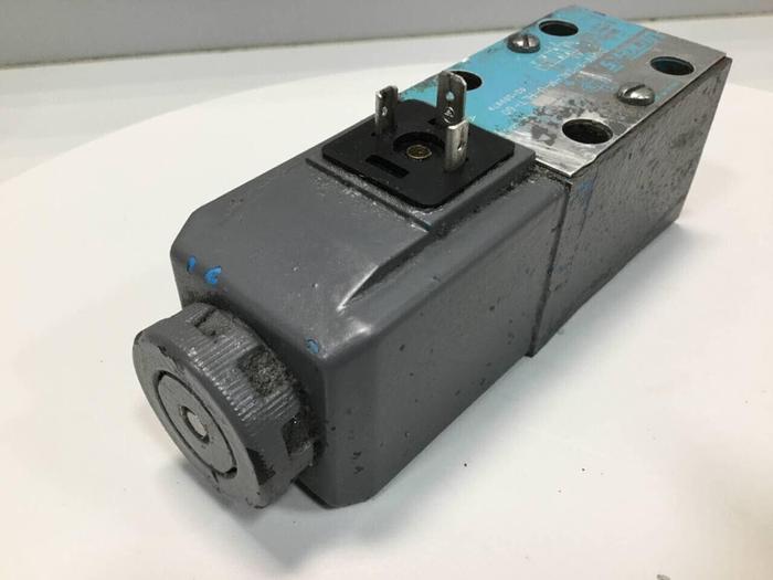 Used VICKERS Valves DG4V-3-2AL-M-U-HL7-60 #98838