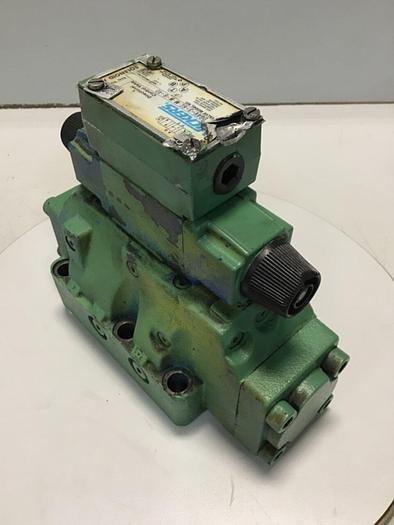 Used VICKERS Directional Control Valve DG4V-3-6C-M-W-B-40 #144656