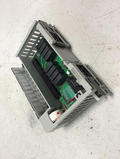 Used ALLEN BRADLEY Compact I/O Output Module 1769-OW8 SER B #140208