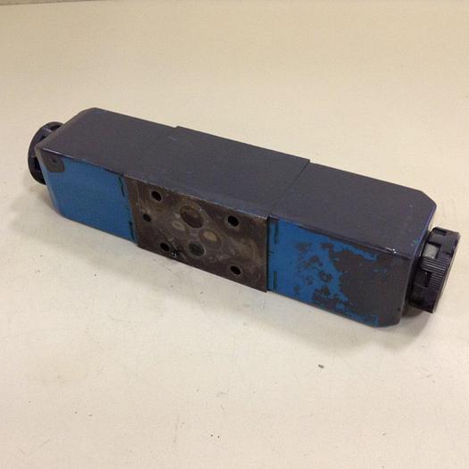 Used VICKERS Directional Valve DG4V-3-6C-M-U-HL7-60 Used