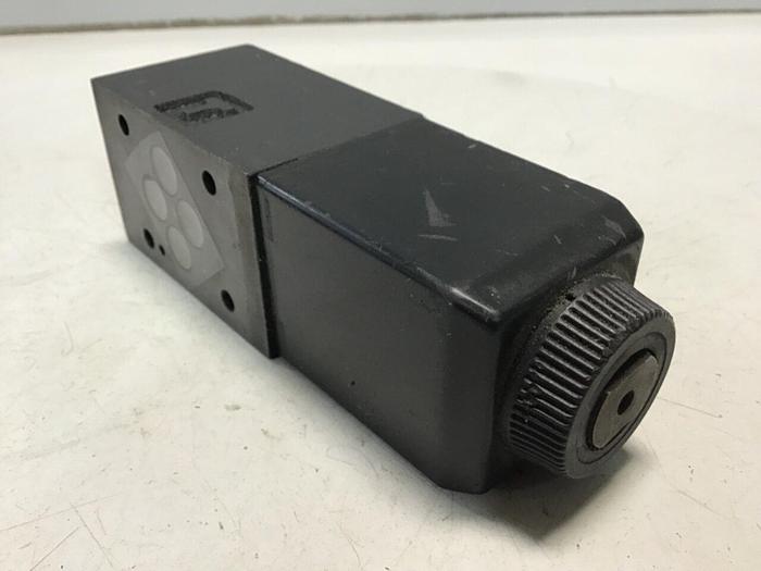 Used VICKERS Valve DG4V-3S-6B-M-U-H5-60 Used