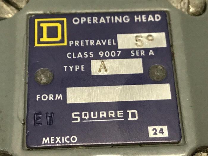 Used SQUARE D Limit Switch 9007-C52B2 #122023
