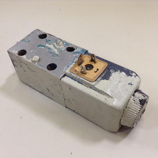 Used VICKERS Solenoid Valve DG4V32AMUHL760 Used