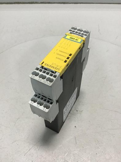 Used SIEMENS Relay Module 3TK2821-2CB30 #138543