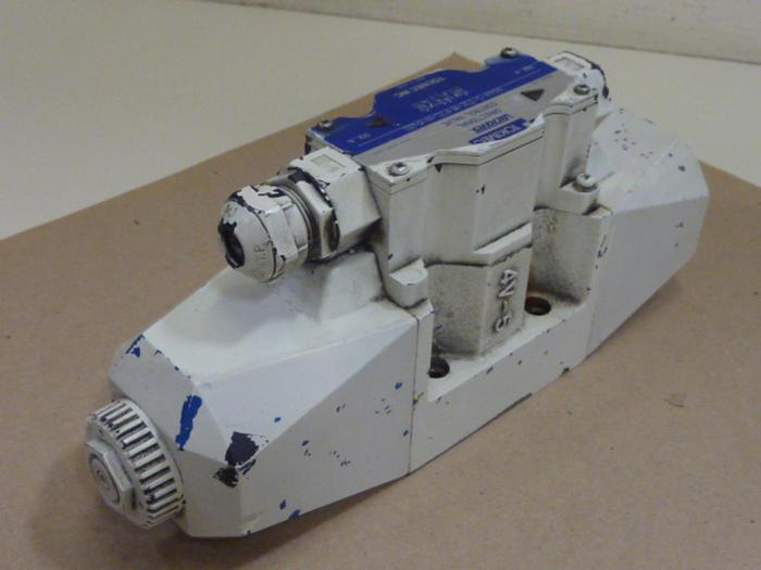 Used VICKERS Directional Control Valve DG4V533CMP7LH630 #64569