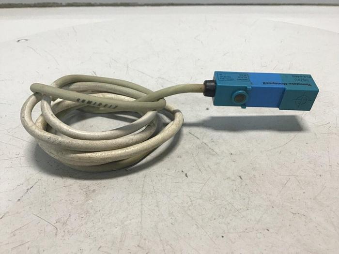 Used YAMATAKE Proximity Switch FL2-4A6S #128221