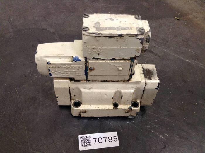 Used SPERRY VICKERS Directional Valve DG4V32AWB12 #70785