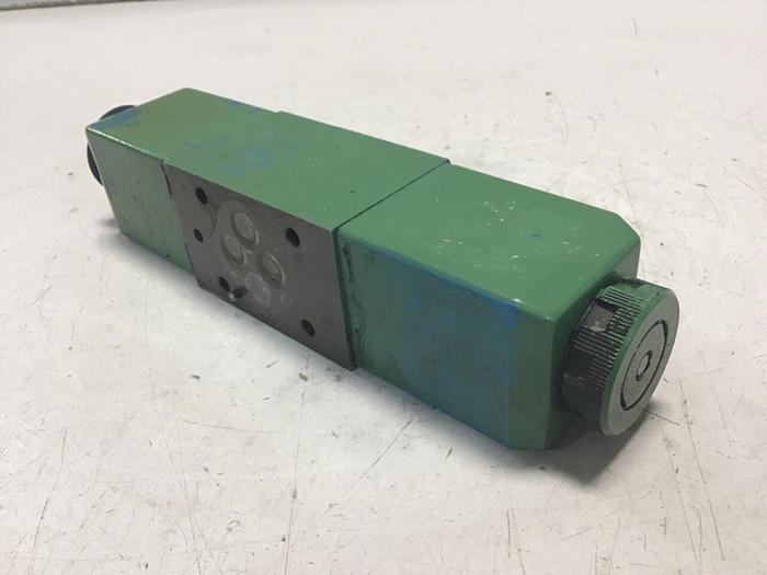 Used VICKERS Directional Valve DG4V-3-6C-M-U-HL7-60 Used