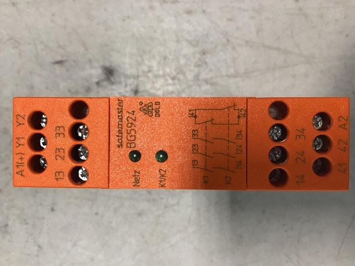 SAFEMASTER Safety Relay BG5924.48 #138401