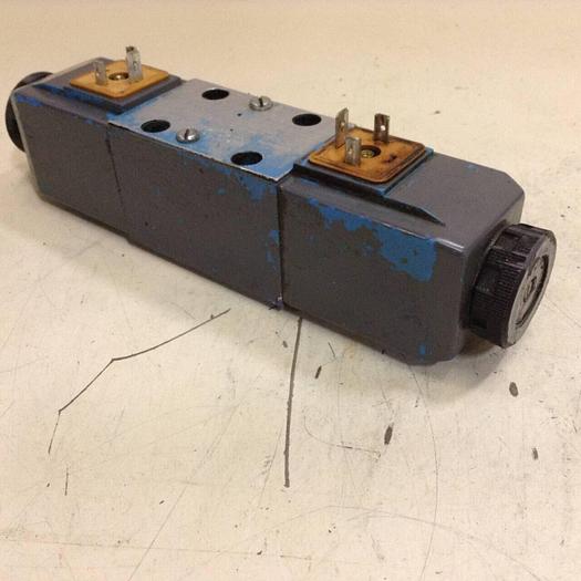 Used VICKERS Directional Valve DG4V-3-6C-M-U-HL7-60 Used