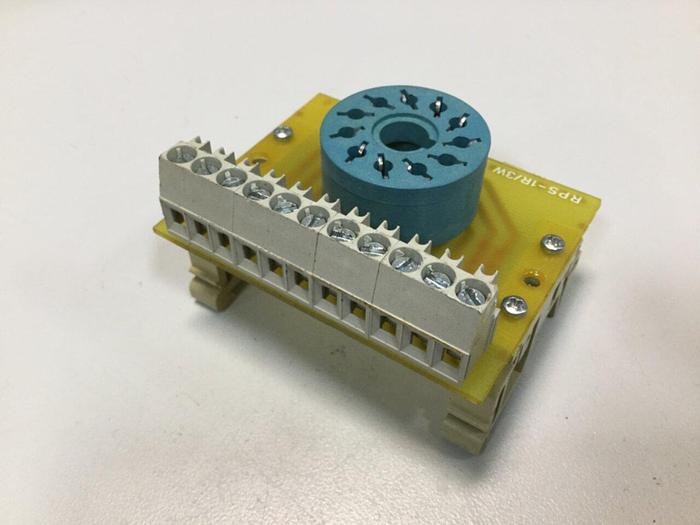 Used LUTZE Relay Base RPS-1R/3W #101818