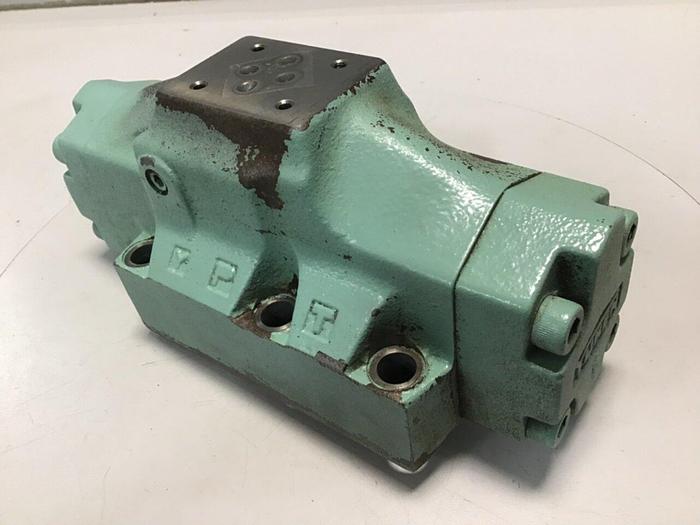 Used YUKEN Directional Valve DHG-06-3C40-E-5033 #111788