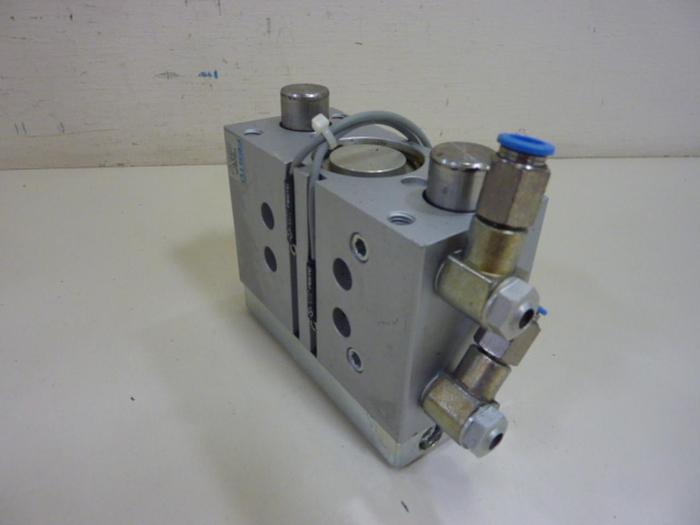 Used FESTO Pneumatic Cylinder DFM-40-25-P-A-GF #57336