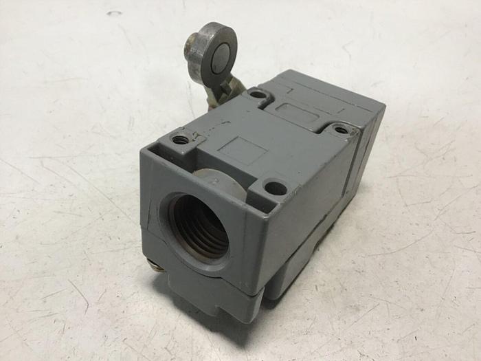 Used SQUARE D Limit Switch 9007-C52B2 #121717