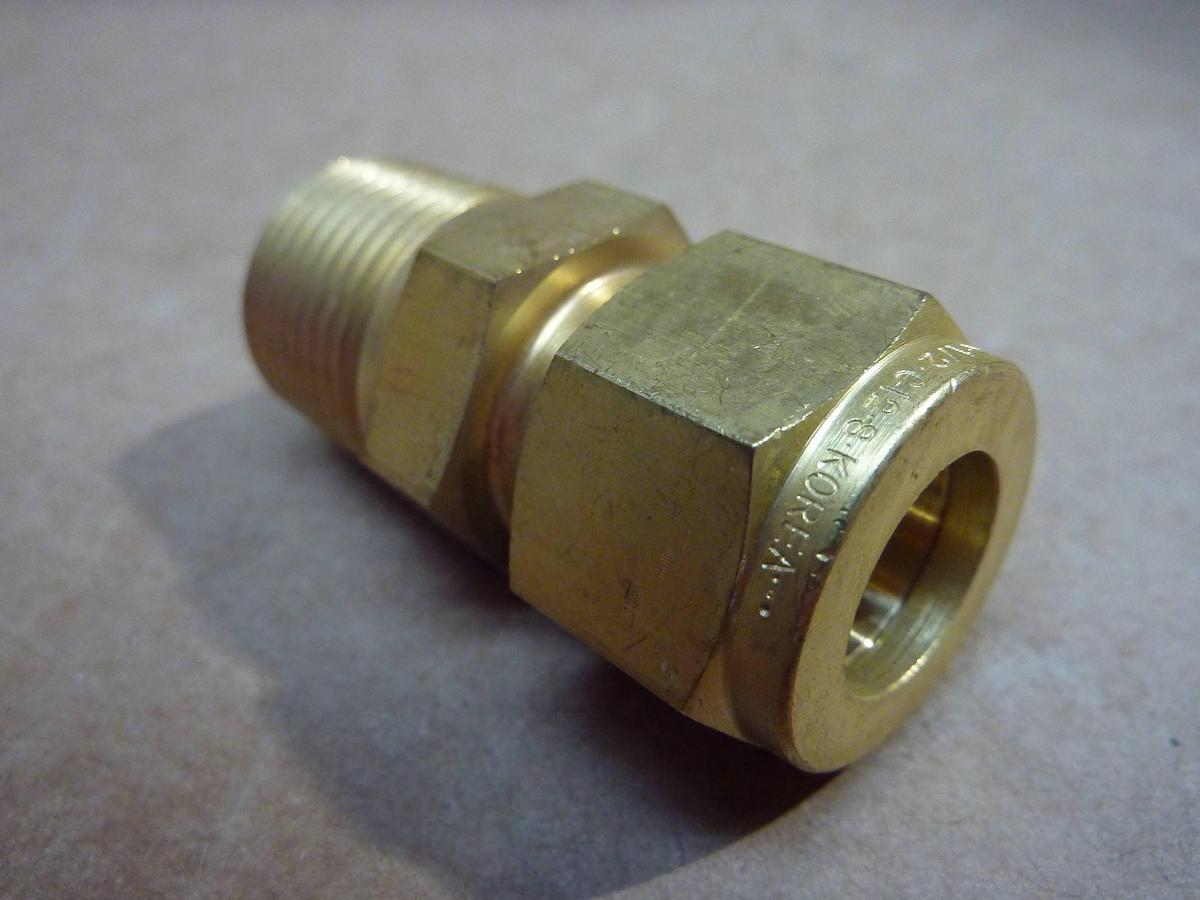SWAGELOK Male Connector B-810-1-8 #39279