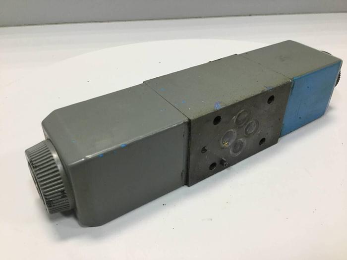Used VICKERS Directional Valve DG4V-3-6C-M-U-HL7-60 Used
