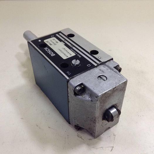 Used BOSCH Directional Control Valve 0 810 001 879 Used