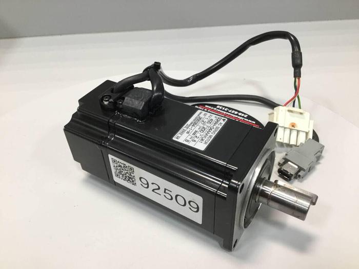 Used YASKAWA ELECTRIC Servo Motor SGMAA-04AAAYU41 #92509