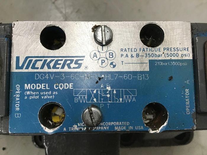 Used VICKERS Solenoid Directional Valve DG4V-3-6C-M-U-HL7-60-B13 Used