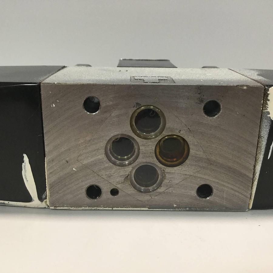 Used VICKERS Directional Control Valve DG4V36CMP7H750 USED