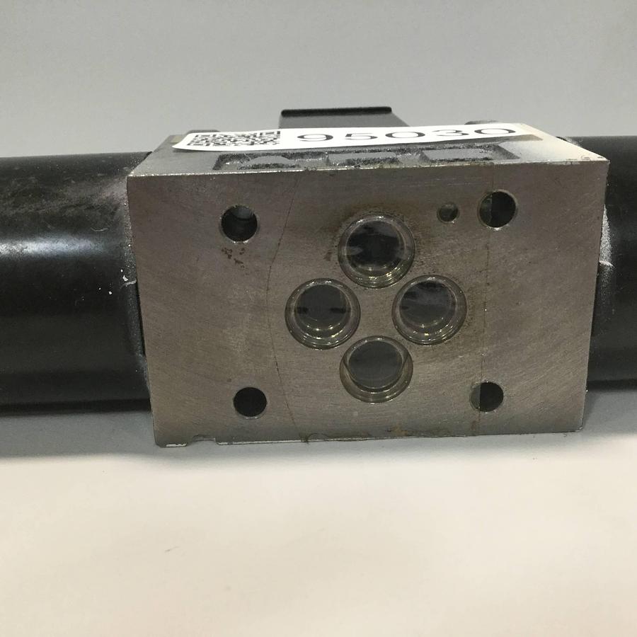 Used TOKIMEC Directional Control Valve DG4V-3-6C-M-P7-H-7-52 USED