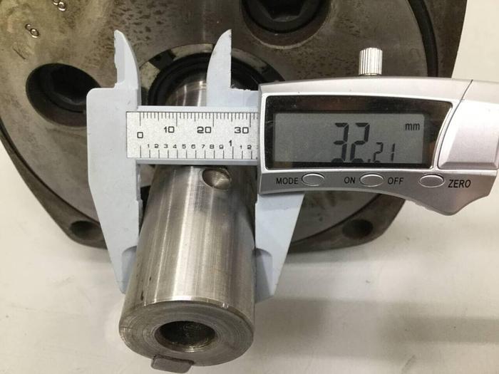 Used MANNESMANN DEMAG Hydraulic Motor 644P050-021-014-LFOA2-M1239 Used