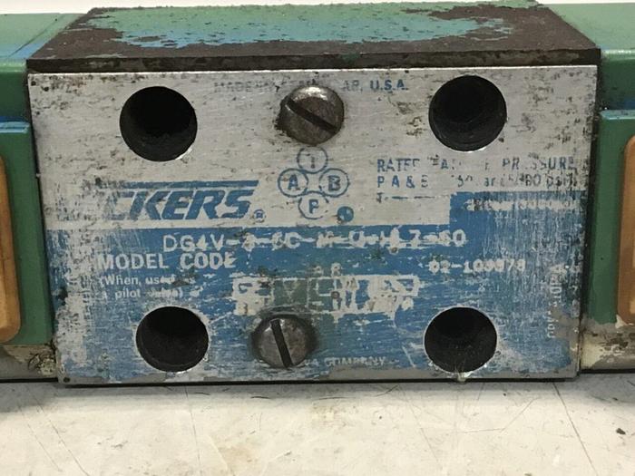 Used VICKERS Directional Valve DG4V-3-6C-M-U-HL7-60 Used